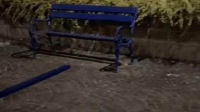 montoro vandalizzata la panchina blu dedicata all autismo indagini in corso