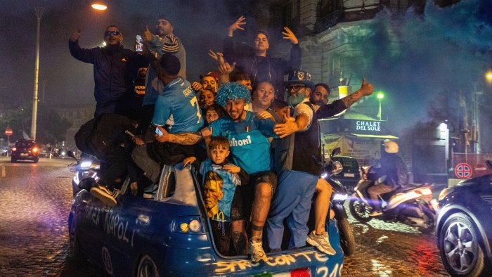 tifosi fermati a eindhoven volevamo bere una birra trattati come criminali