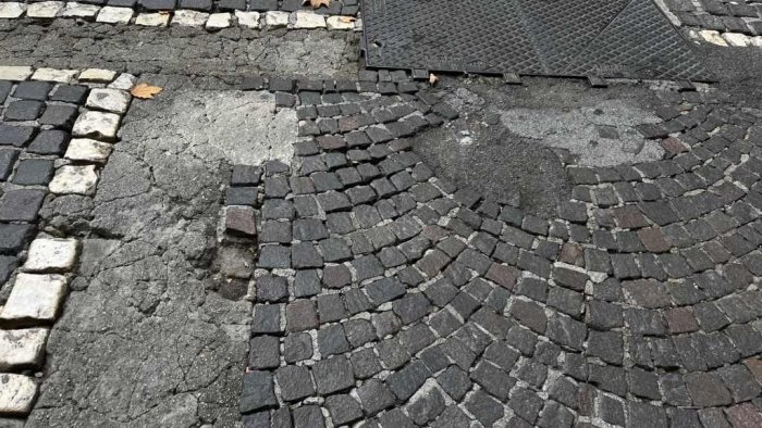 vomero via scarlatti l isola pedonale da riqualificare