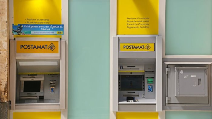 chiusura notturna postamat l agcom risponde ai consumatori dell adoc