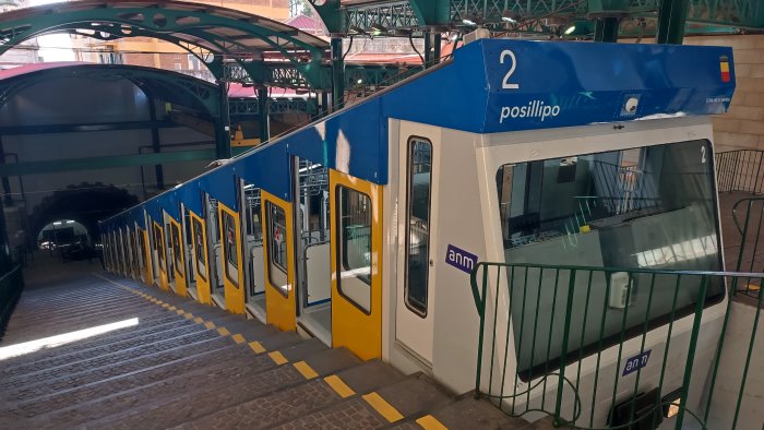napoli la funicolare di chiaia chiude dal 26 al 28 ottobre