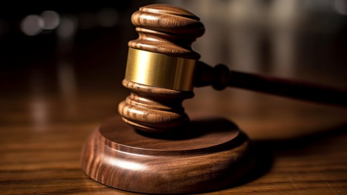 bustine di droga sul mobile del soggiorno cessioni di cocaina assolto