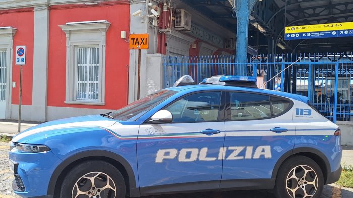 rapinavano passeggeri a bordo dei treni ordinanza cautelare per due persone