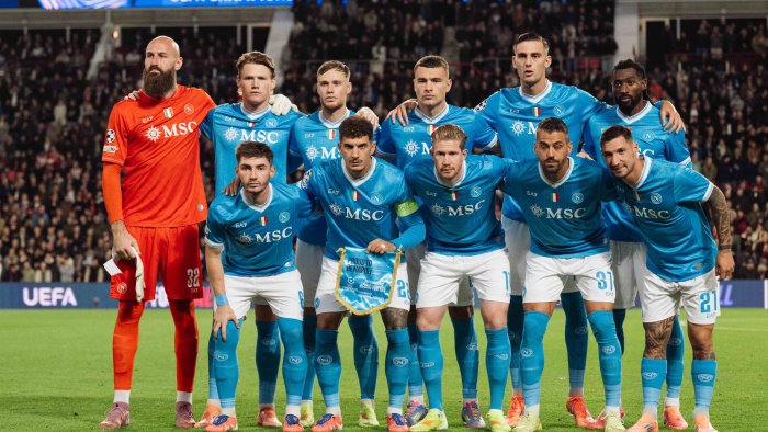 napoli travolto a eindhoven serata di champions da incubo