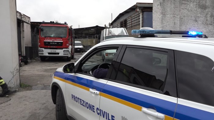incendio a ponticelli ipotesi dolo indagano i carabinieri