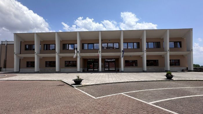 furto nella sede municipale a casalbore portati via tre computer e contanti