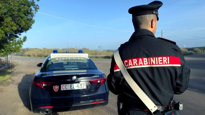 rubano ferro dal cantiere ferroviario i carabinieri denunciano tre persone