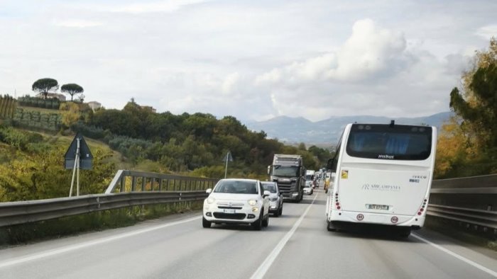 lavori lungo la telesina lunghe code e proteste alle porte di benevento