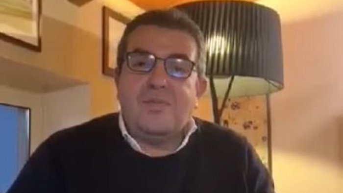 grottaminarda arriva scalzo e solo in paese cittadini generosi aiutano clochard