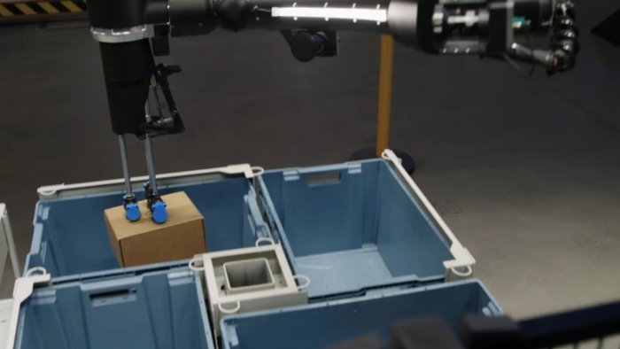 amazon presenta blue jay il robot multitask che rivoluziona i magazzini