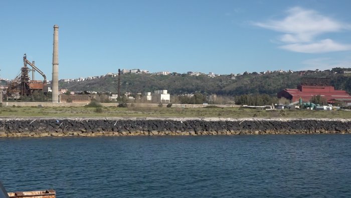 bagnoli sprint sui cantieri al via lavori di bonifica davanti alla colmata