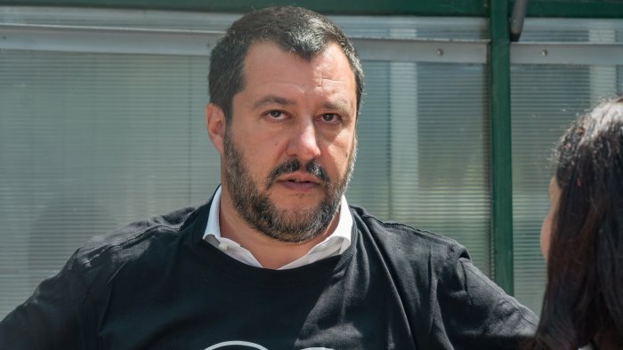 salvini e i fondi per i migranti archiviata l inchiesta sulla presunta truffa