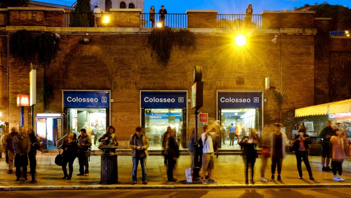 tagli alle metro di roma milano e napoli 80 milioni in meno nella manovra