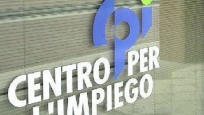 scampia le associazioni dicono no al trasferimento del centro per l impiego