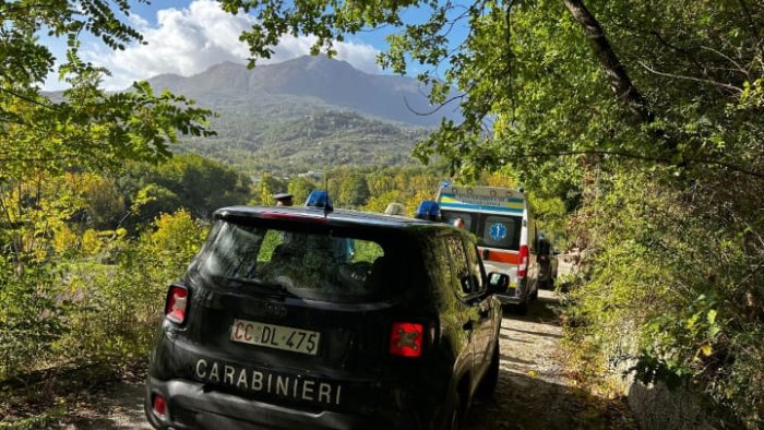 minaccia il suicidio e si nasconde in montagna donna salvata dai carabinieri