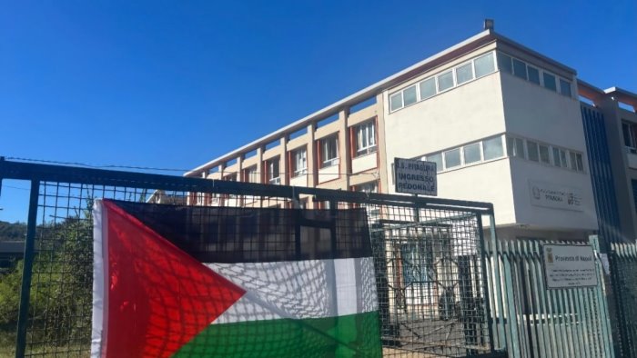 m o studenti pitagora ripuliscono scuola e si mobilitano per gaza