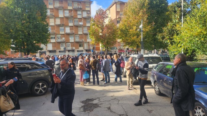 avellino forte scossa di terremoto evacuato il tribunale lievi danni