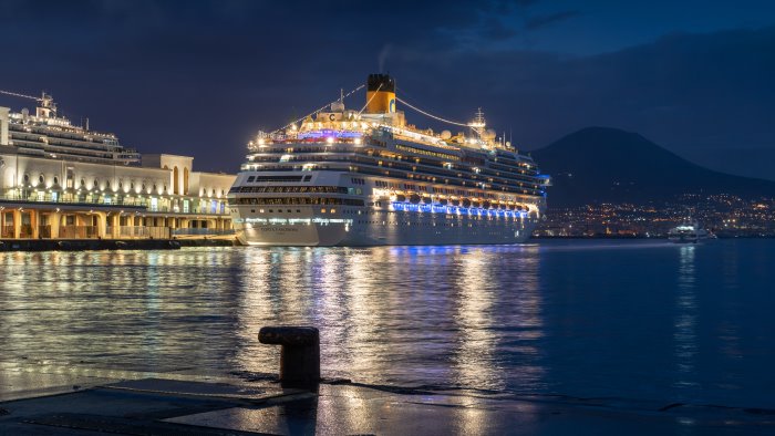 napoli crolla nel turismo crociere passeggeri giu del 6 boom a salerno