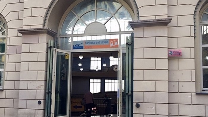 napoli funicolare chiaia chiude per tre giorni