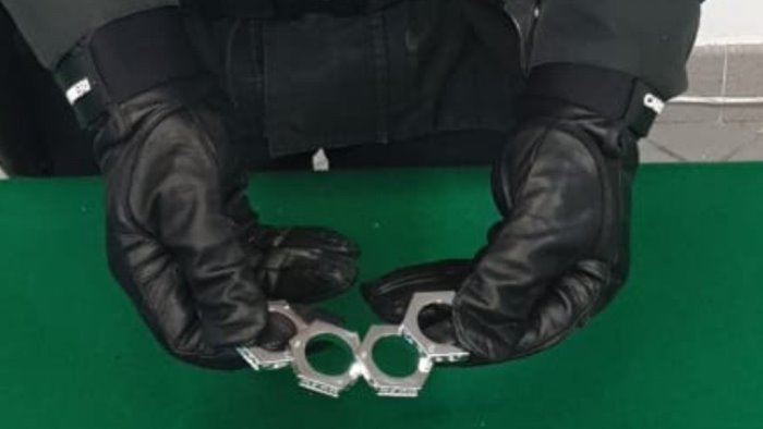 movida sotto tiro ancora un minore con un tirapugni