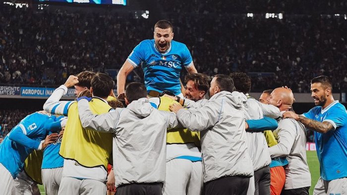 il napoli risorge tris all inter nel big match il maradona esulta
