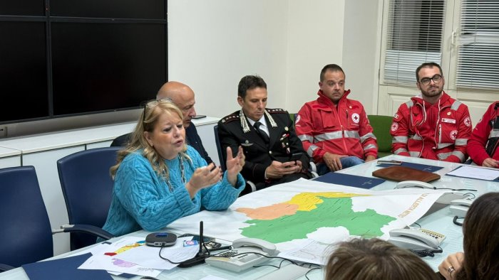 terremoto paura e gente in strada attivati centri di accoglienza per la notte