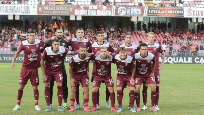 salernitana inglese in panchina la fascia da capitano andra a ferrari
