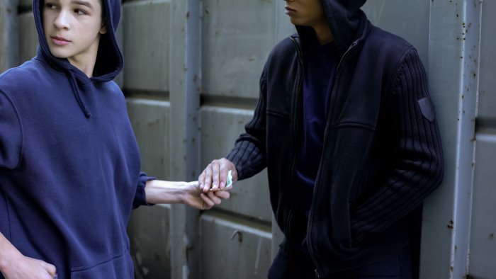 cocaina nel centro di accoglienza arrestati due 17enni