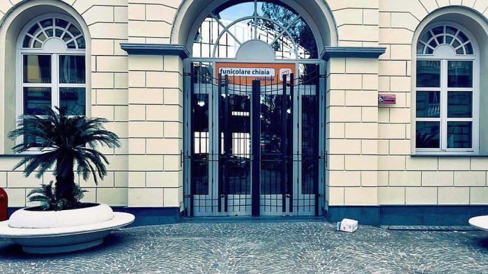 napoli funicolare chiaia ferma da oggi e per tre giorni riaprira mercoledi