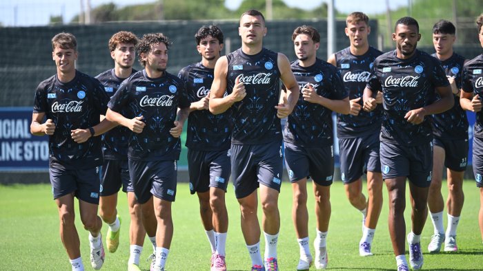 napoli subito in campo per la ripresa domani c e il lecce