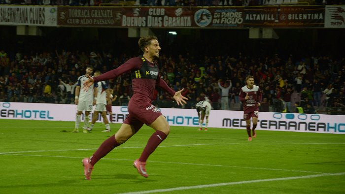 salernitana casertana 2 1 liguori che liberazione segnare sotto la sud