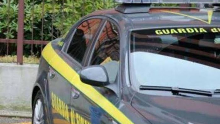 napoli scoperta fabbrica della droga sequestrata 1 tonnellata di cannabis