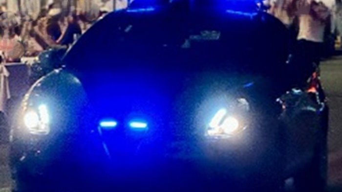 mergellina controlli della polizia nella zona movida degli chalet