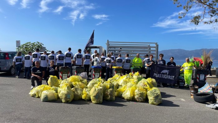 ambiente oltre 100 detenuti in azione con i volontari plastic free