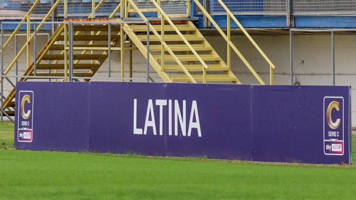 latina il club chiama i tifosi prezzi scontati con la salernitana