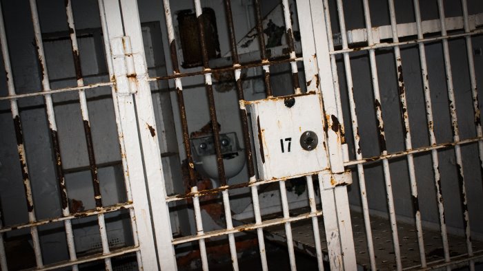 rapina a supermercato e furti in casa a napoli 5 indagati arrestati