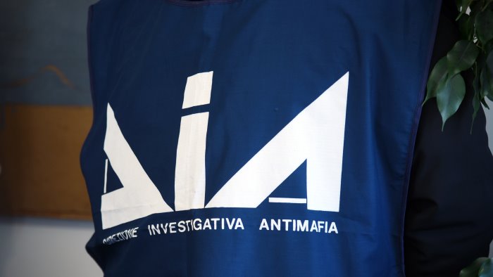 boss gestiva il clan dal carcere con il cellulare 6 arresti a napoli