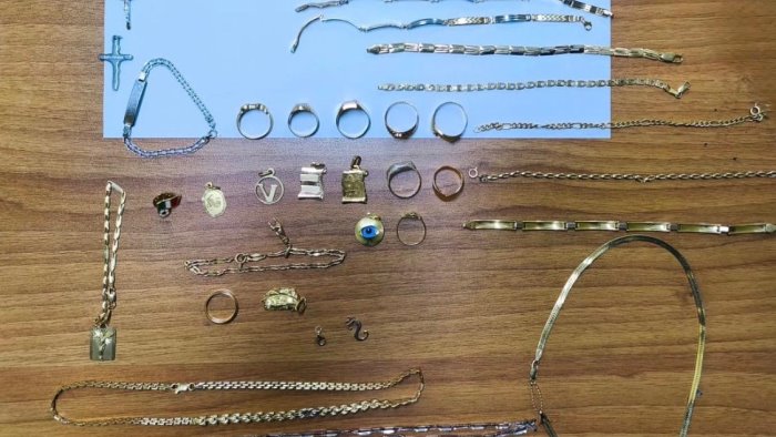 truffa un anziana spacciandosi per un finto carabiniere arrestato