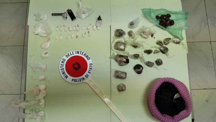 sarno trovata in possesso di droga donna arrestata dalla polizia