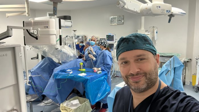 intervento record al moscati isterectomia totale su 51enne con obesita severa