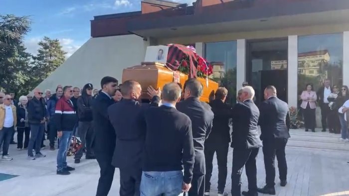 lutto ricchetti tifosi e club a foggia per l ultimo saluto a cr7