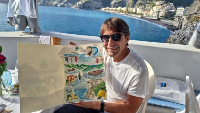 conte relax in costiera amalfitana tra gusto doni e un corno porta fortuna