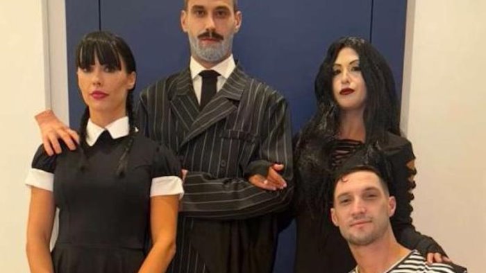 festa di halloween per gli azzurri c e anche la famiglia addams