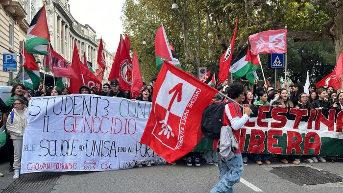 sciopero per gaza salerno risponde presente mille in corteo