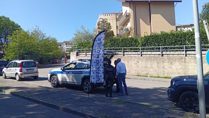 la polizia municipale nei quartieri per ricevere segnalazioni dai cittadini