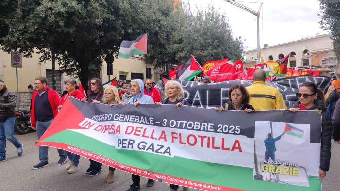 benevento si mobilita per gaza corteo lungo il centro