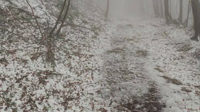 prima neve in irpinia fiocchi bianchi sulle montagne del laceno