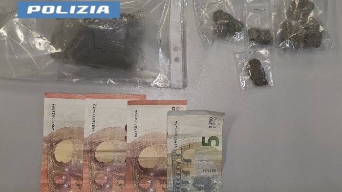 sorpreso con la droga la polizia arresta un 27enne
