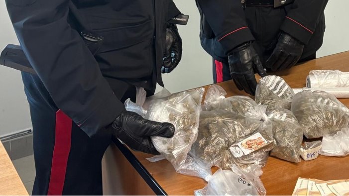 cercola studenti droga e armi controlli dei carabinieri