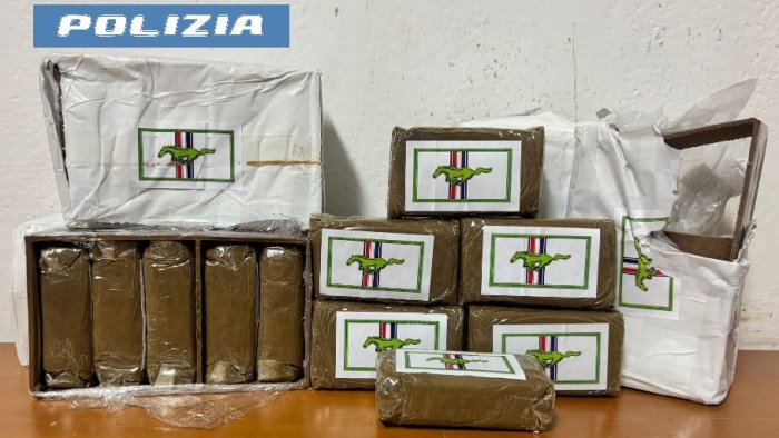 detenzione illecita di sostanze stupefacenti arrestato